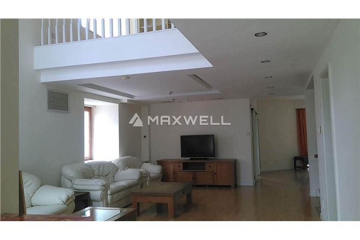 Land bridge-4br of 370sqm, with basement !