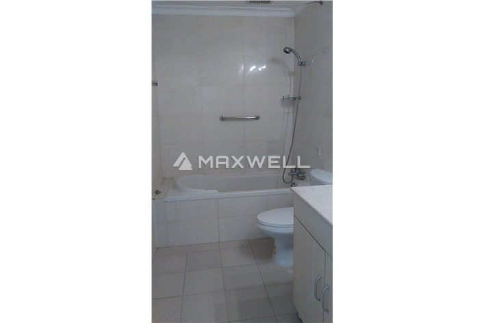 Land bridge-4br of 370sqm, with basement !