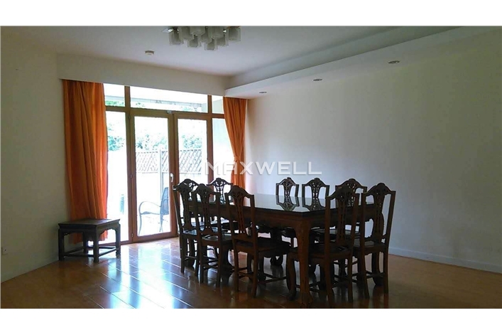 Land bridge-4br of 370sqm, with basement !