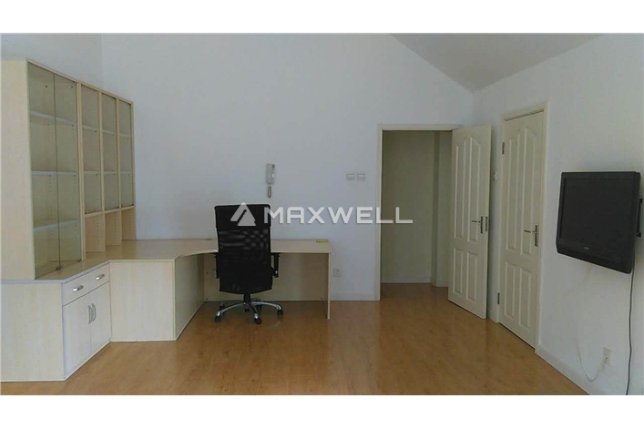 Land bridge-4br of 370sqm, with basement !