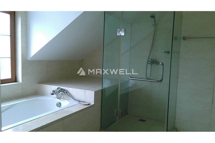 Land bridge-4br of 370sqm, with basement !