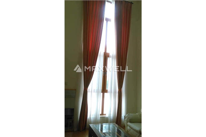 Land bridge-4br of 370sqm, with basement !