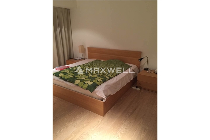 Sanlitun soho 2 bedrooms with 1 study room of 150sqm