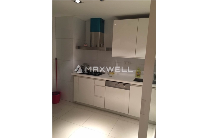 Sanlitun soho 2 bedrooms with 1 study room of 150sqm
