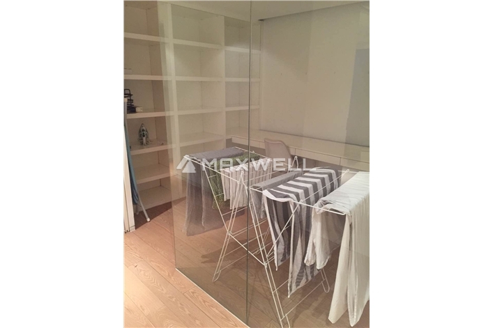 Sanlitun soho 2 bedrooms with 1 study room of 150sqm