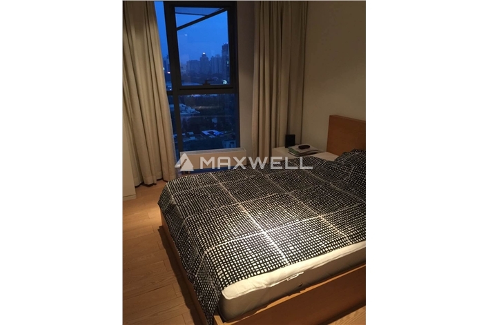 Sanlitun soho 2 bedrooms with 1 study room of 150sqm