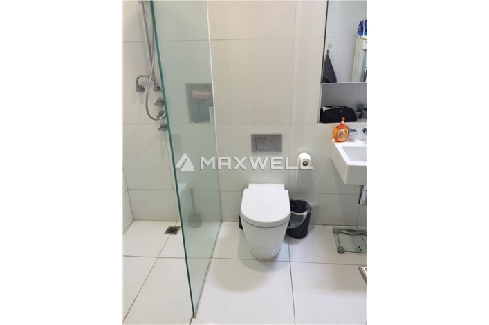 Sanlitun soho 2 bedrooms with 1 study room of 150sqm