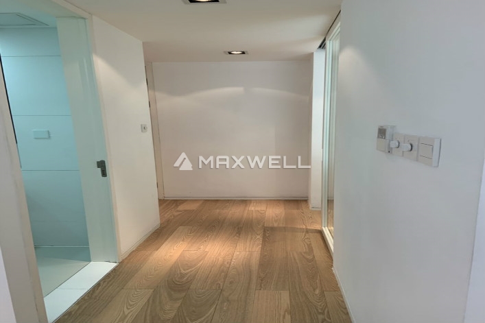 Sanlitun soho 2 bedrooms with 1 study room of 162sqm