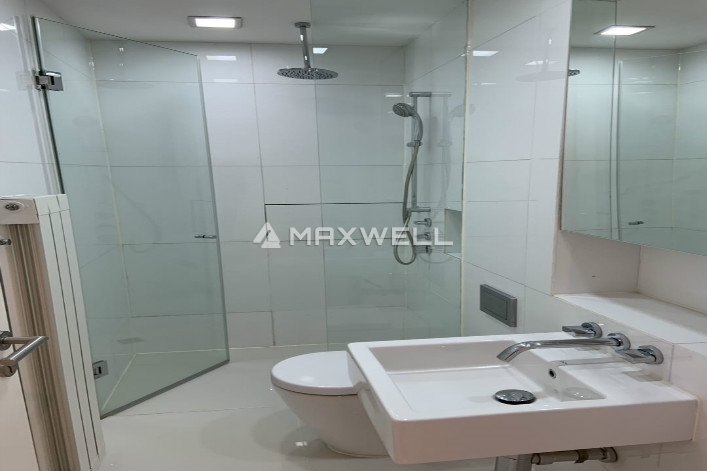 Sanlitun soho 2 bedrooms with 1 study room of 162sqm