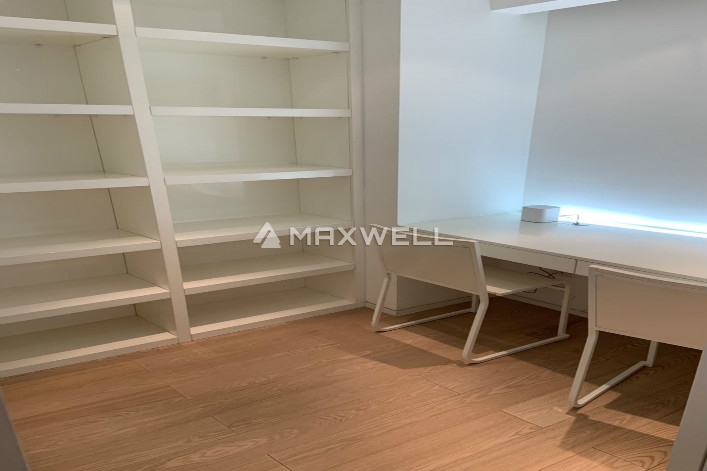 Sanlitun soho 2 bedrooms with 1 study room of 162sqm
