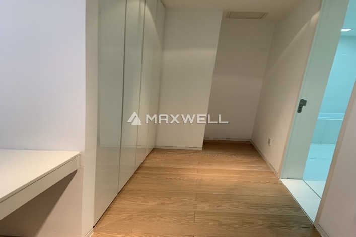 Sanlitun soho 2 bedrooms with 1 study room of 162sqm