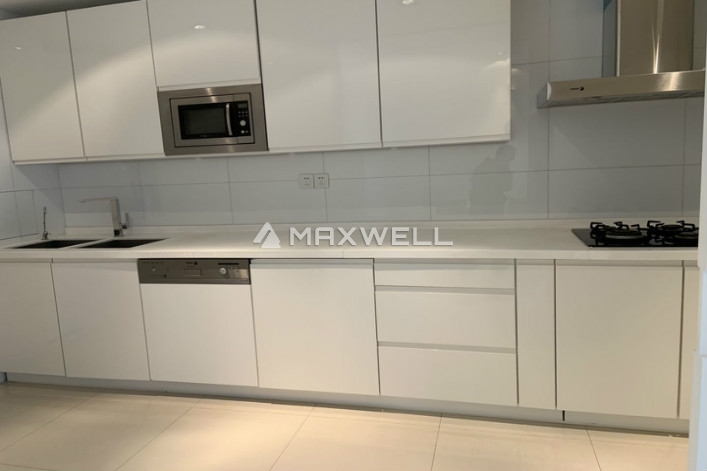 Sanlitun soho 2 bedrooms with 1 study room of 162sqm