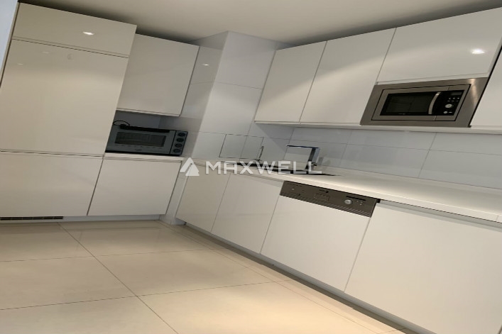 Sanlitun soho 2 bedrooms with 1 study room of 162sqm